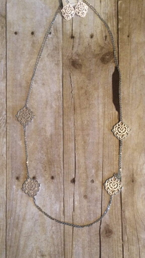 Silver Madallion Necklace Set